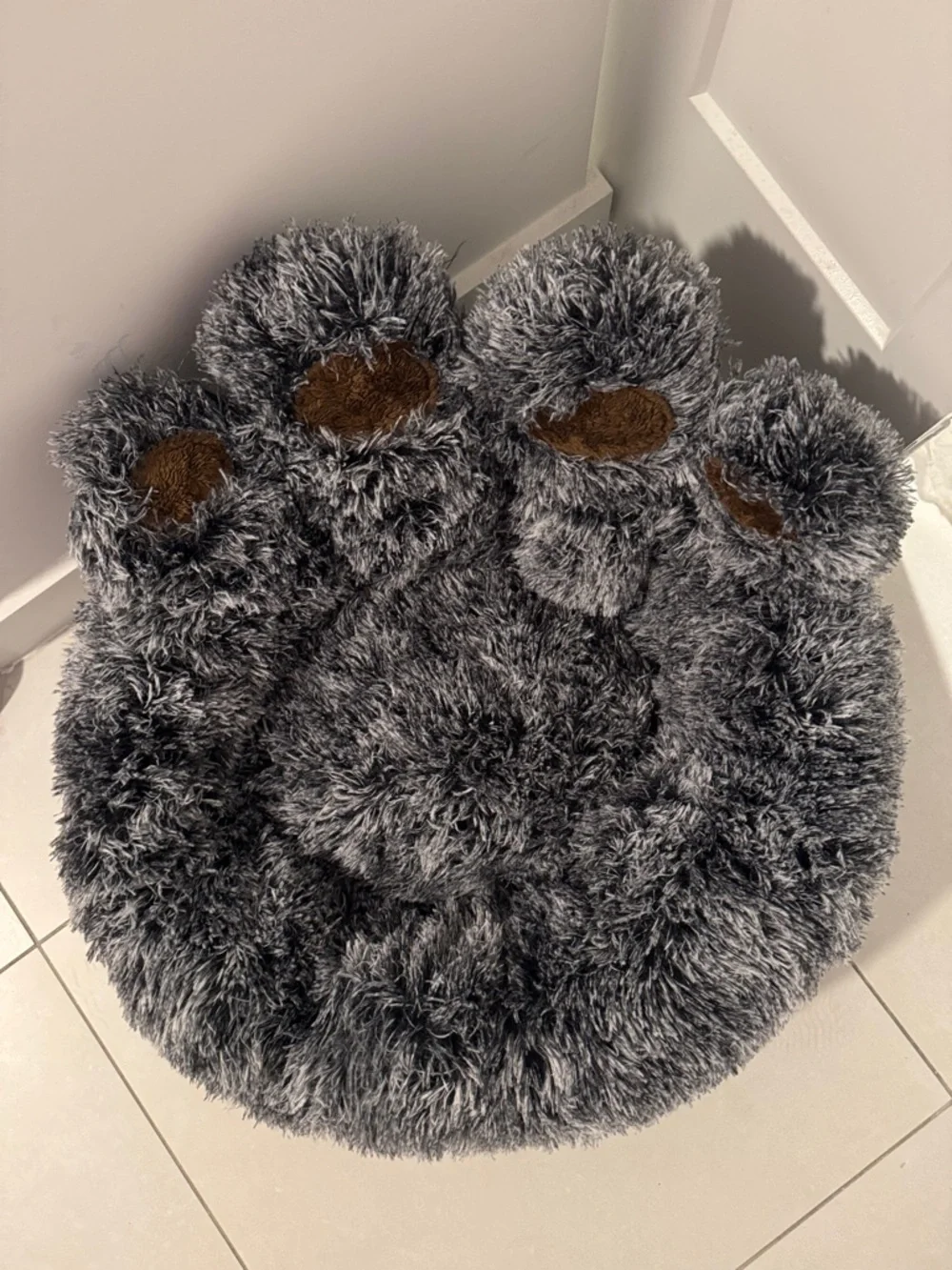 Plush Gray Faux Fur Paw-Shaped Pet Bed